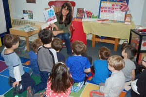 Laura Lynne Art teaching preschoolers about art during the collaborative collage workshop
